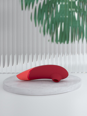 Womanizer: Next, red